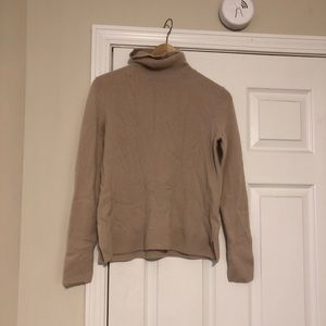 Neutral/Blush Neiman Marcus cashmere sweater